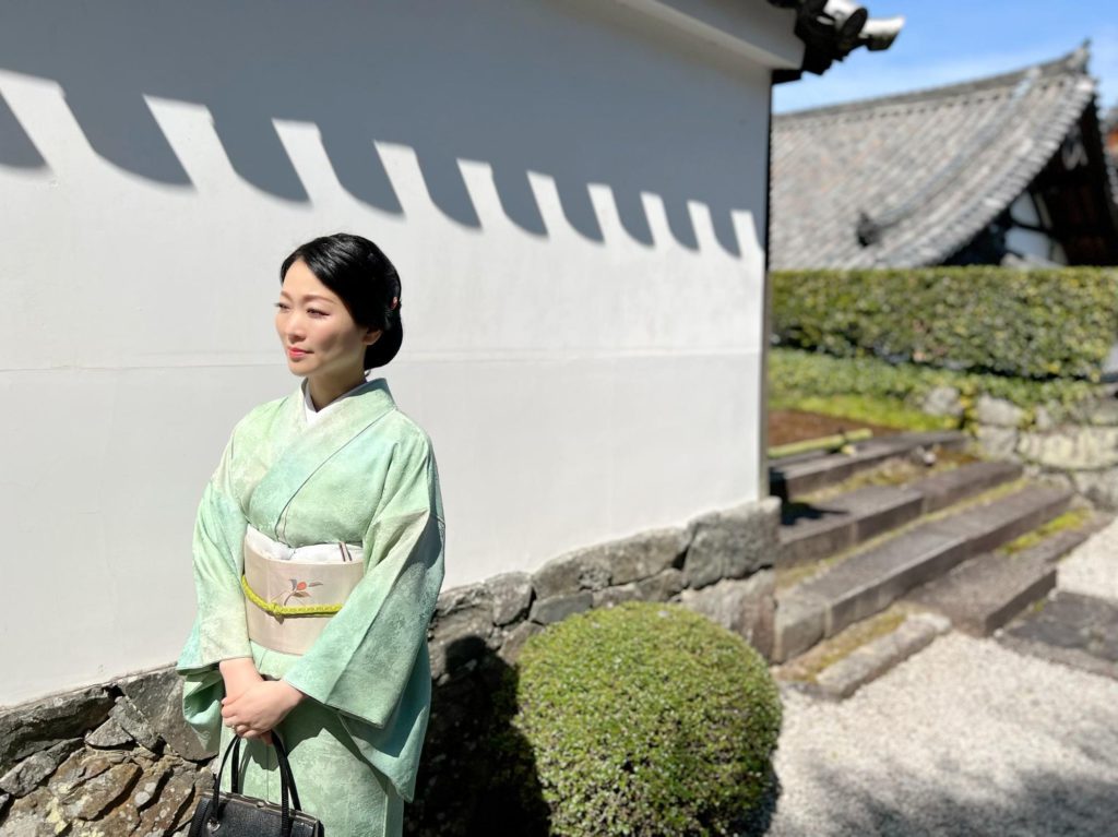 平等院の白壁と陰