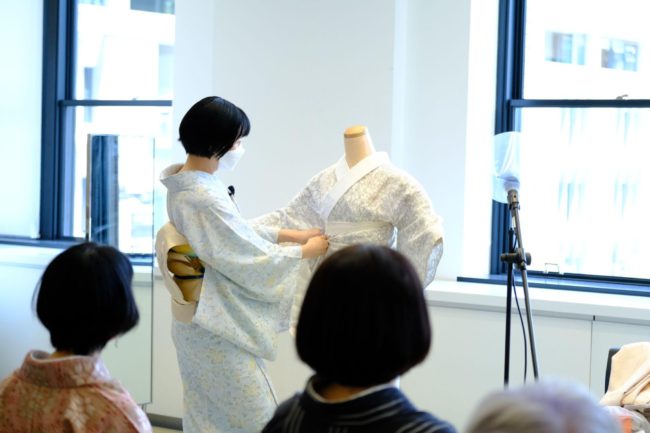 胸紐をかけるすなおさん