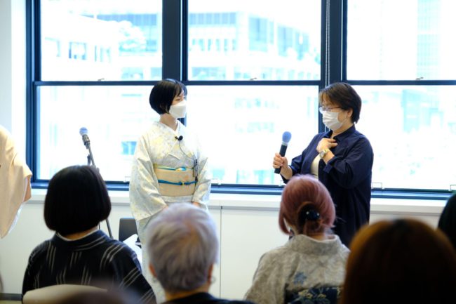 参加者の質問に答えるすなおさん