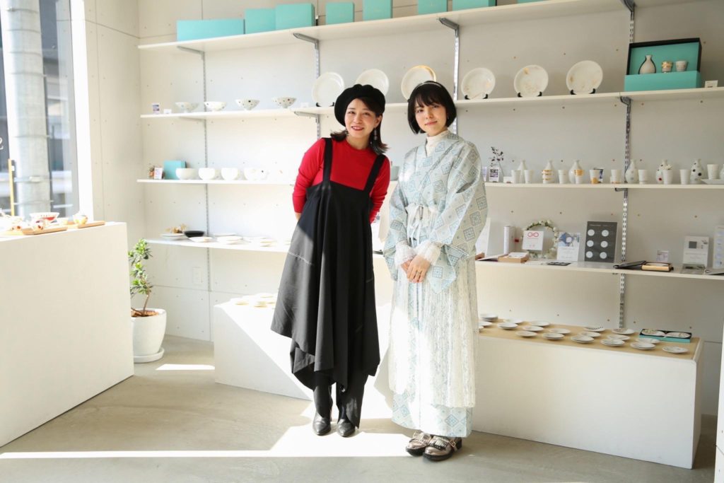 店内で