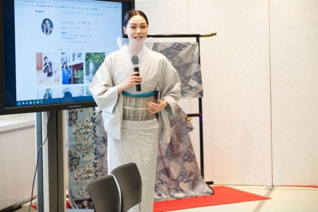 着物への目覚めのきっかけを語る川原さん
