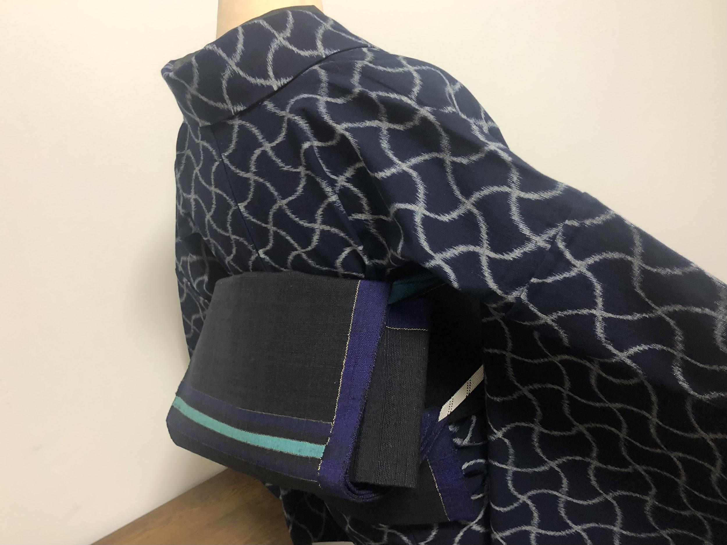 コンパクトな角出しで軽快な後ろ姿