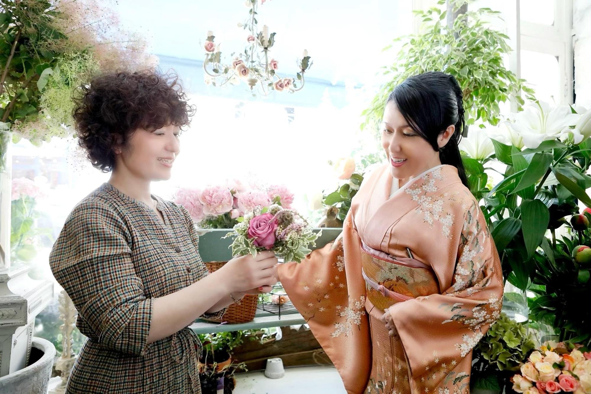 『une fleuriste pour Violetta』 佐々木智子さん(前編)「MariMaedaが訪ねる、パリで活躍する日本人」vol.5