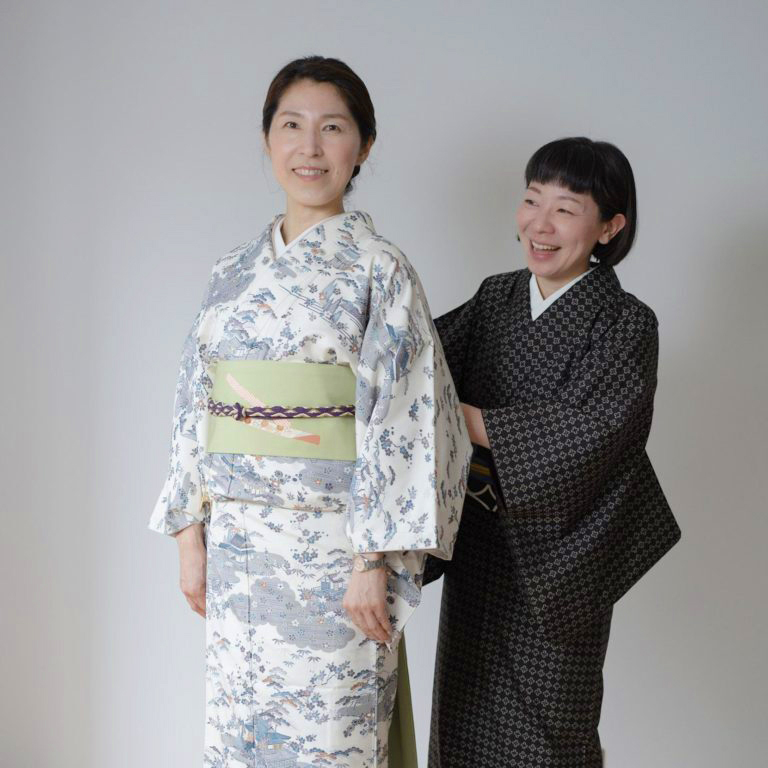 無地場のスッキリと広い着物