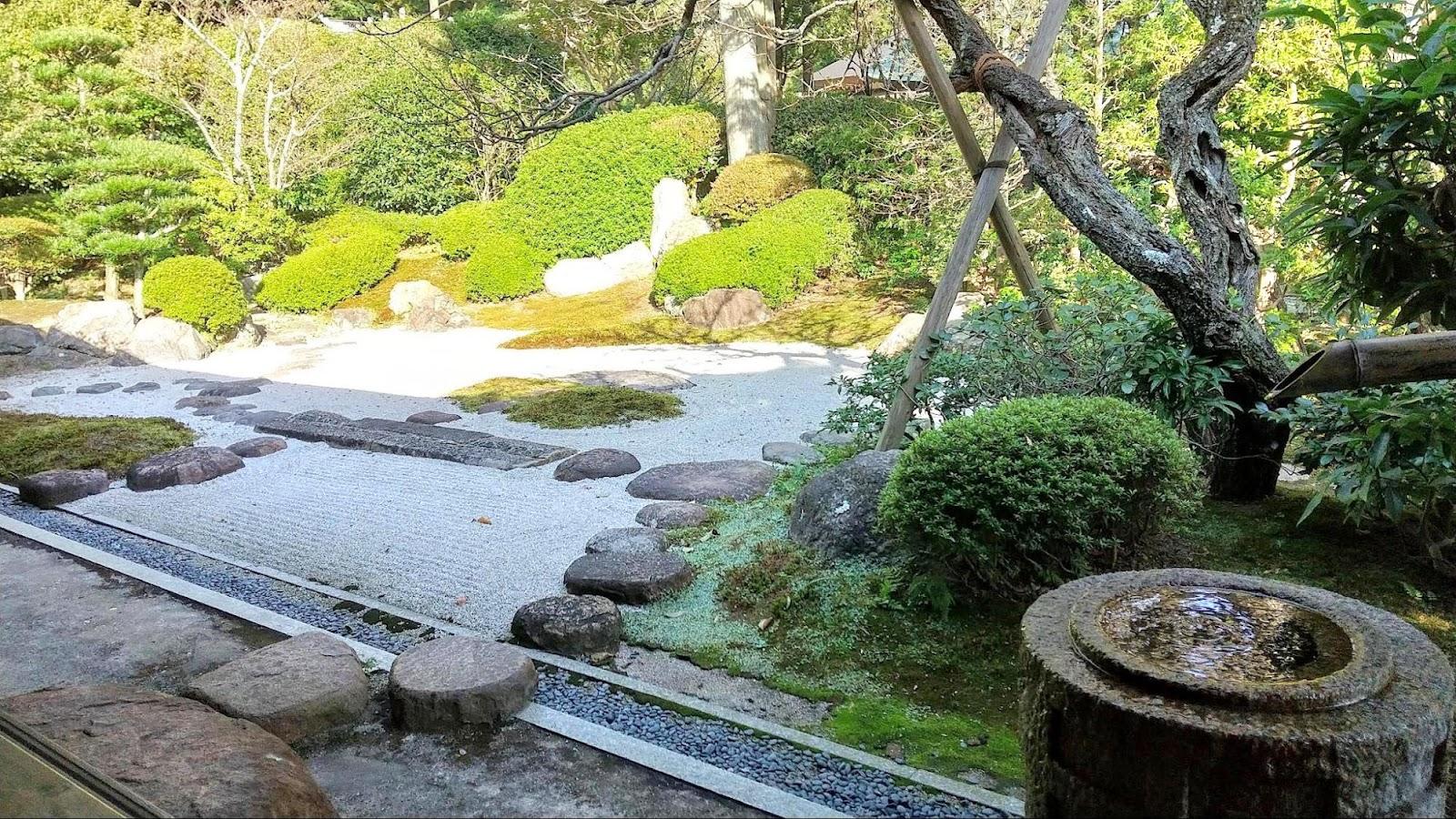 枯山水の庭園が美しい