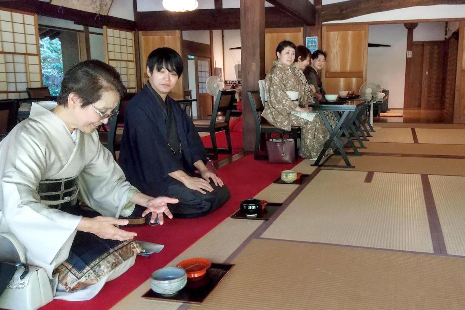 参加者の中にお茶の先生が