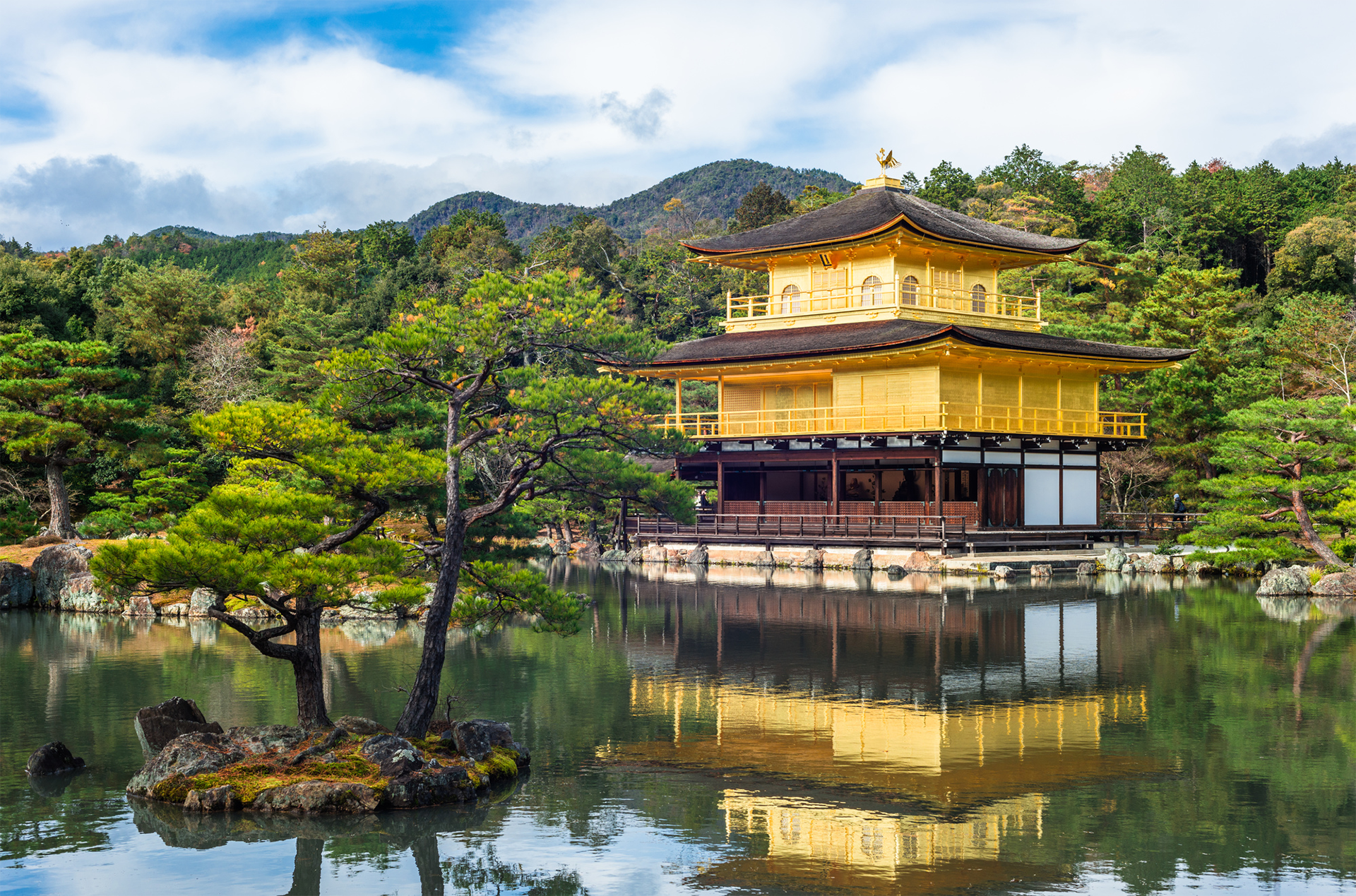 金閣寺の見どころ完全ガイド。歴史や周辺のおすすめ観光スポットをご紹介!