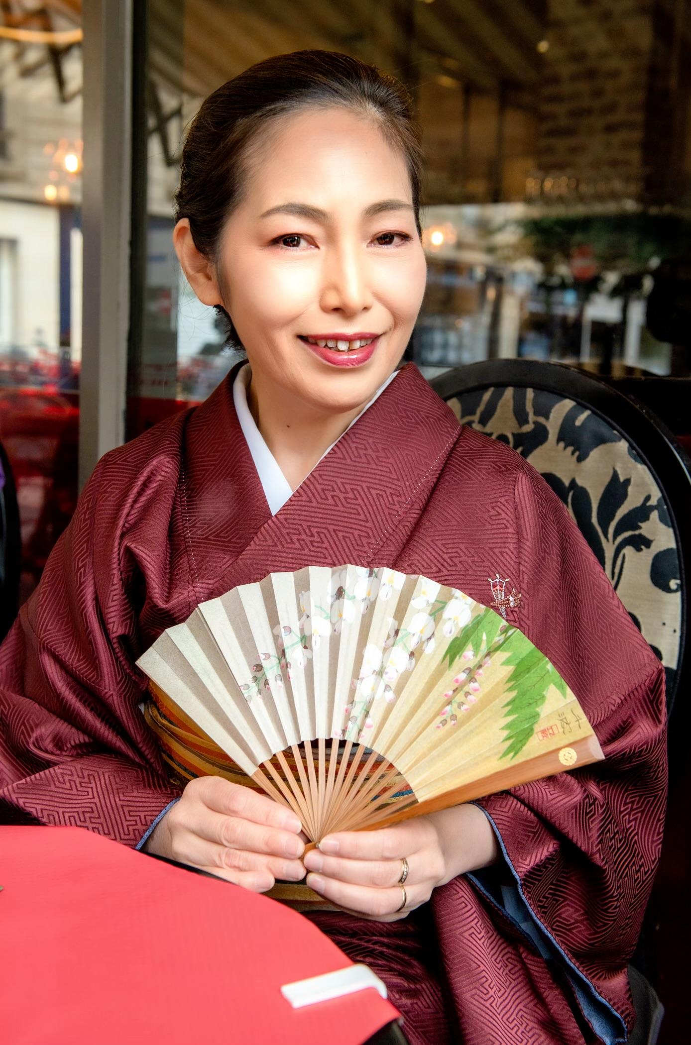 藤間紋入りの扇子。