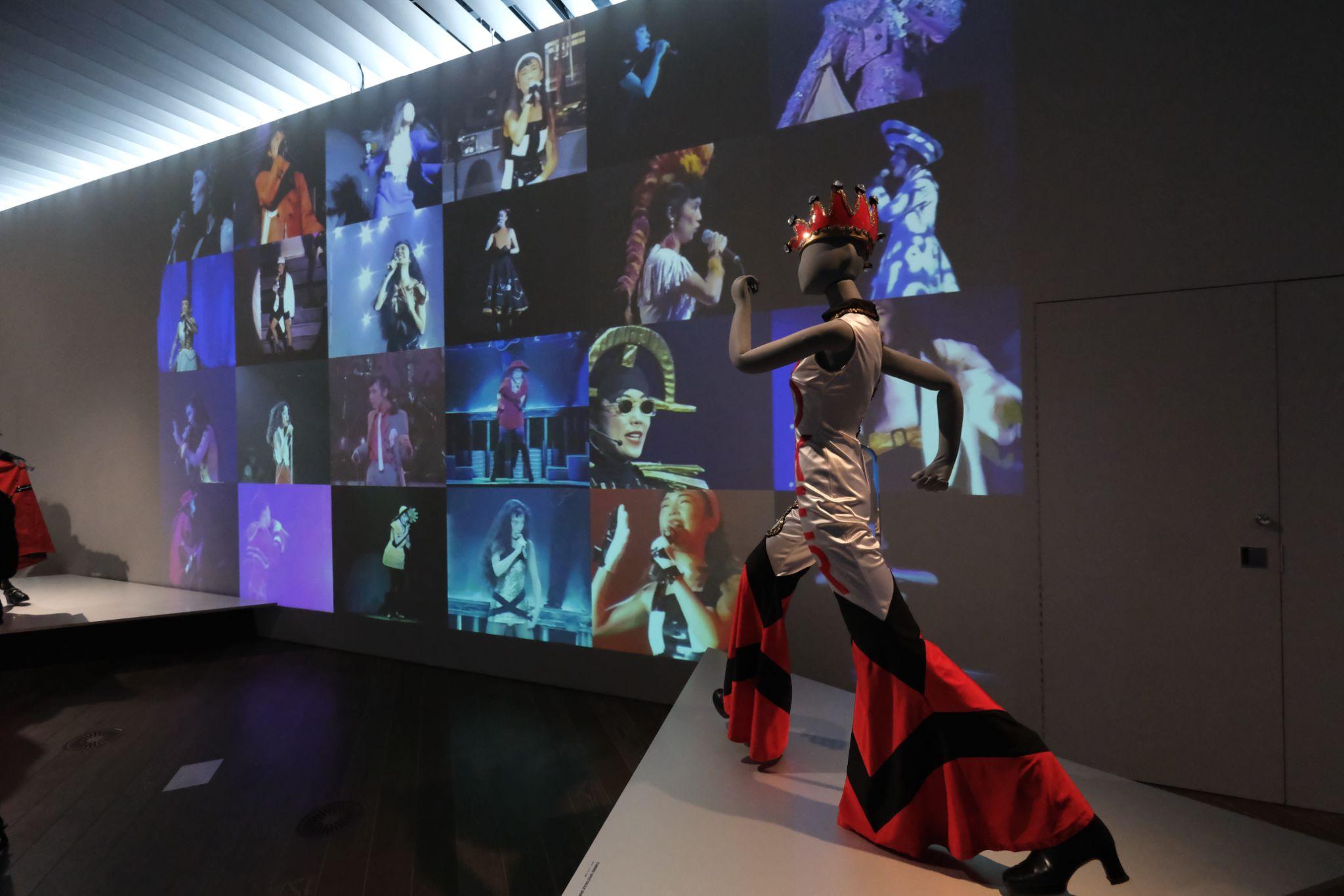 ステージ衣装の展示