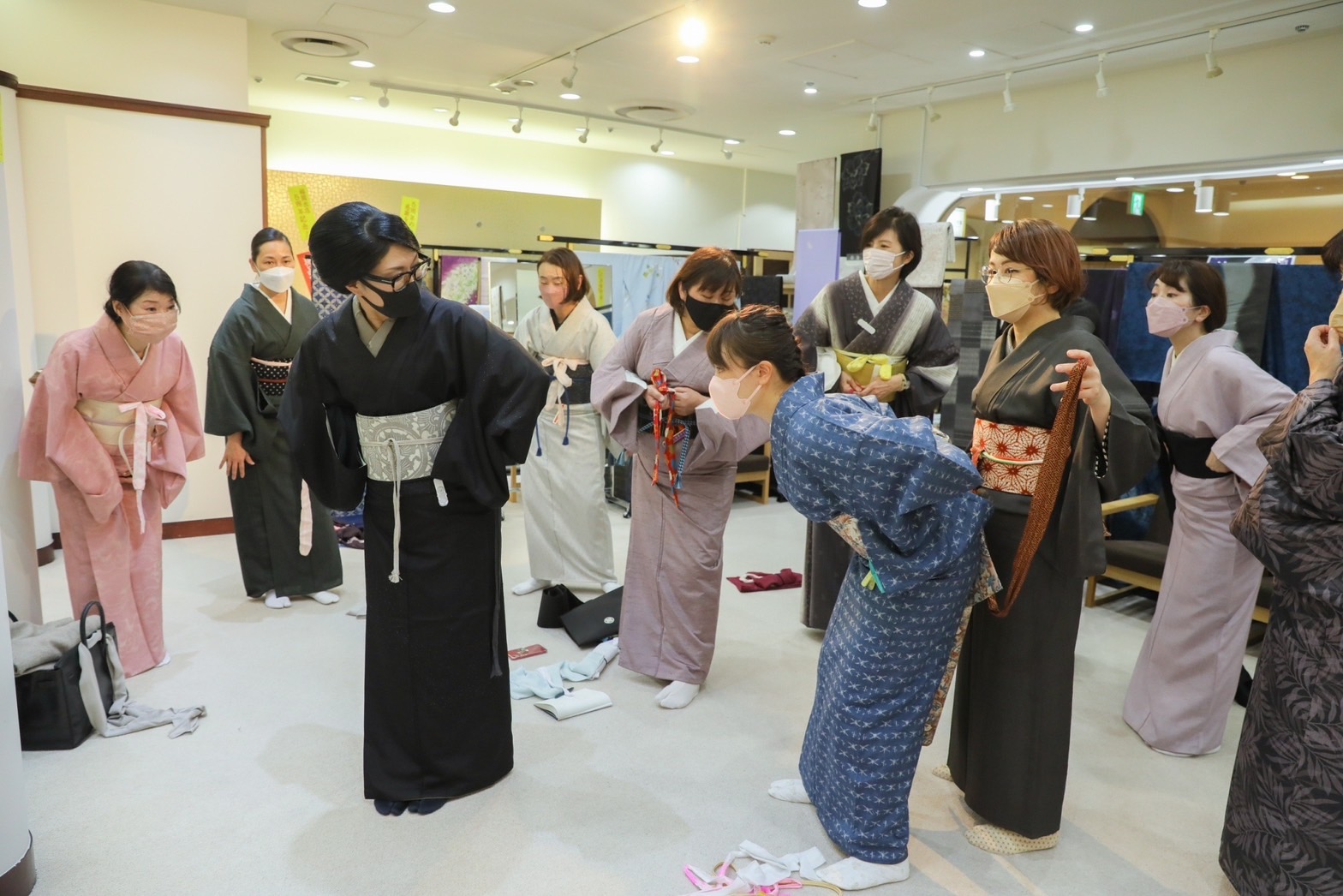 銀座結びの仕方を実演