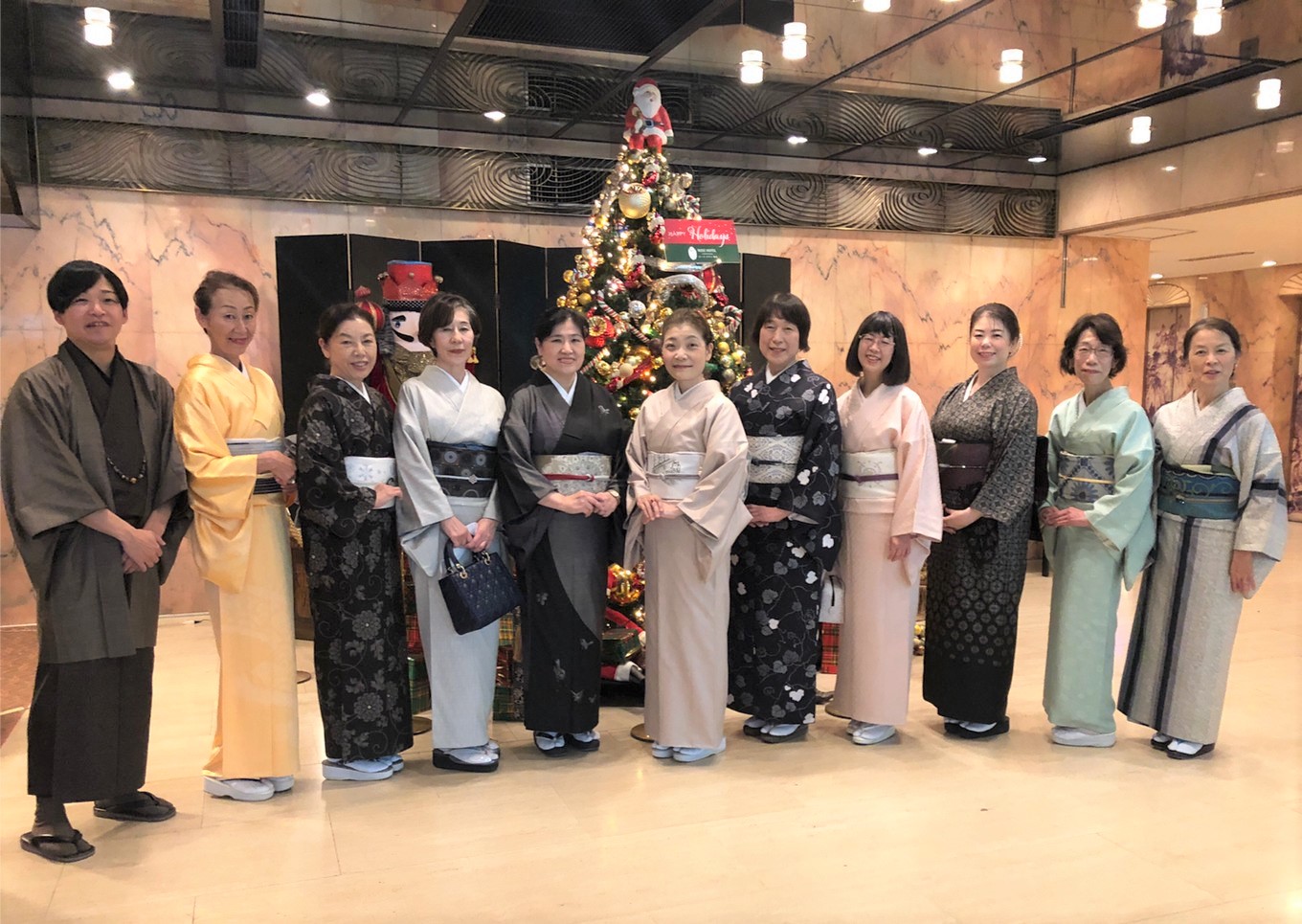最後はツリーの前で