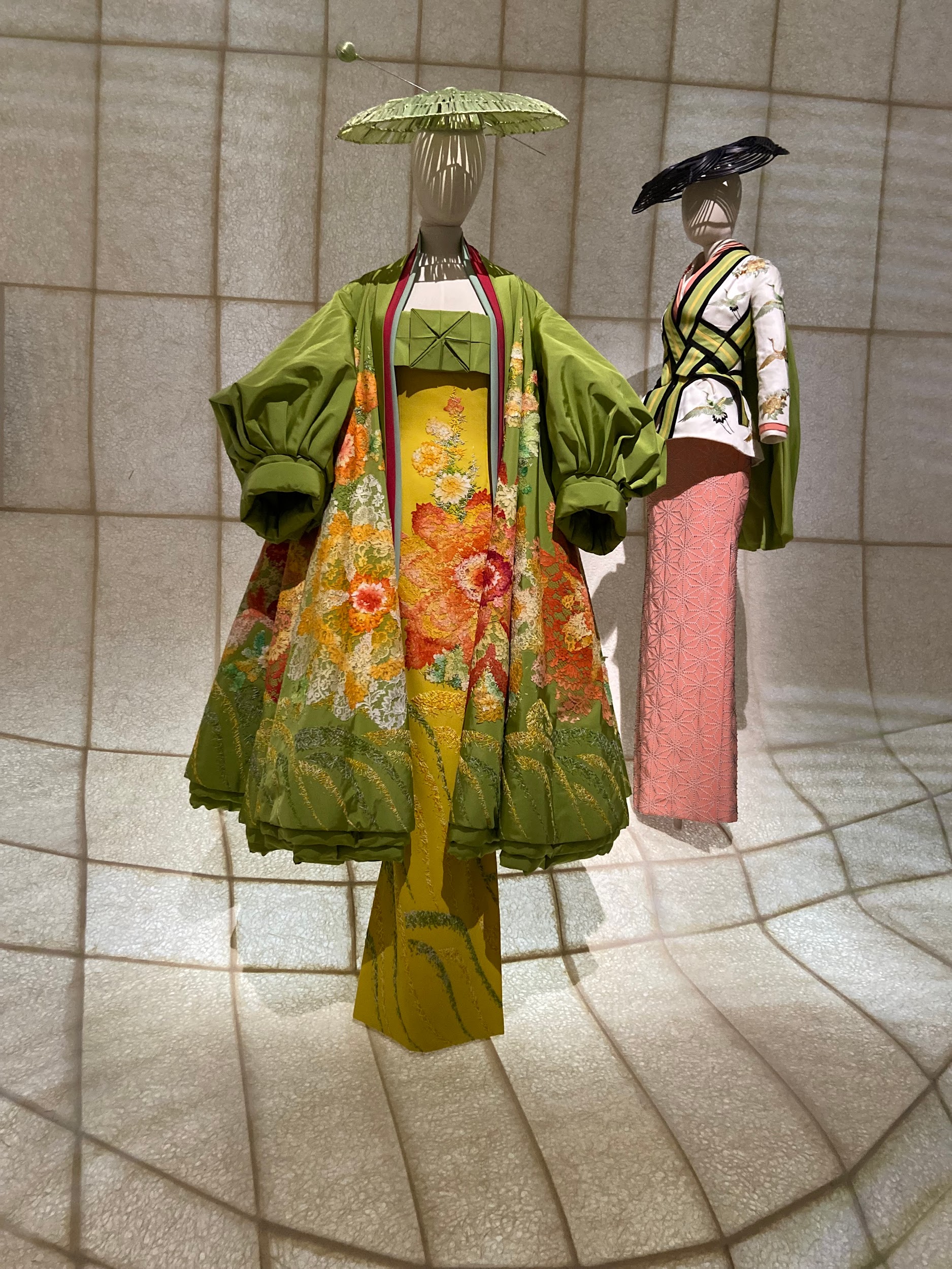 「ディオールと日本」展示風景