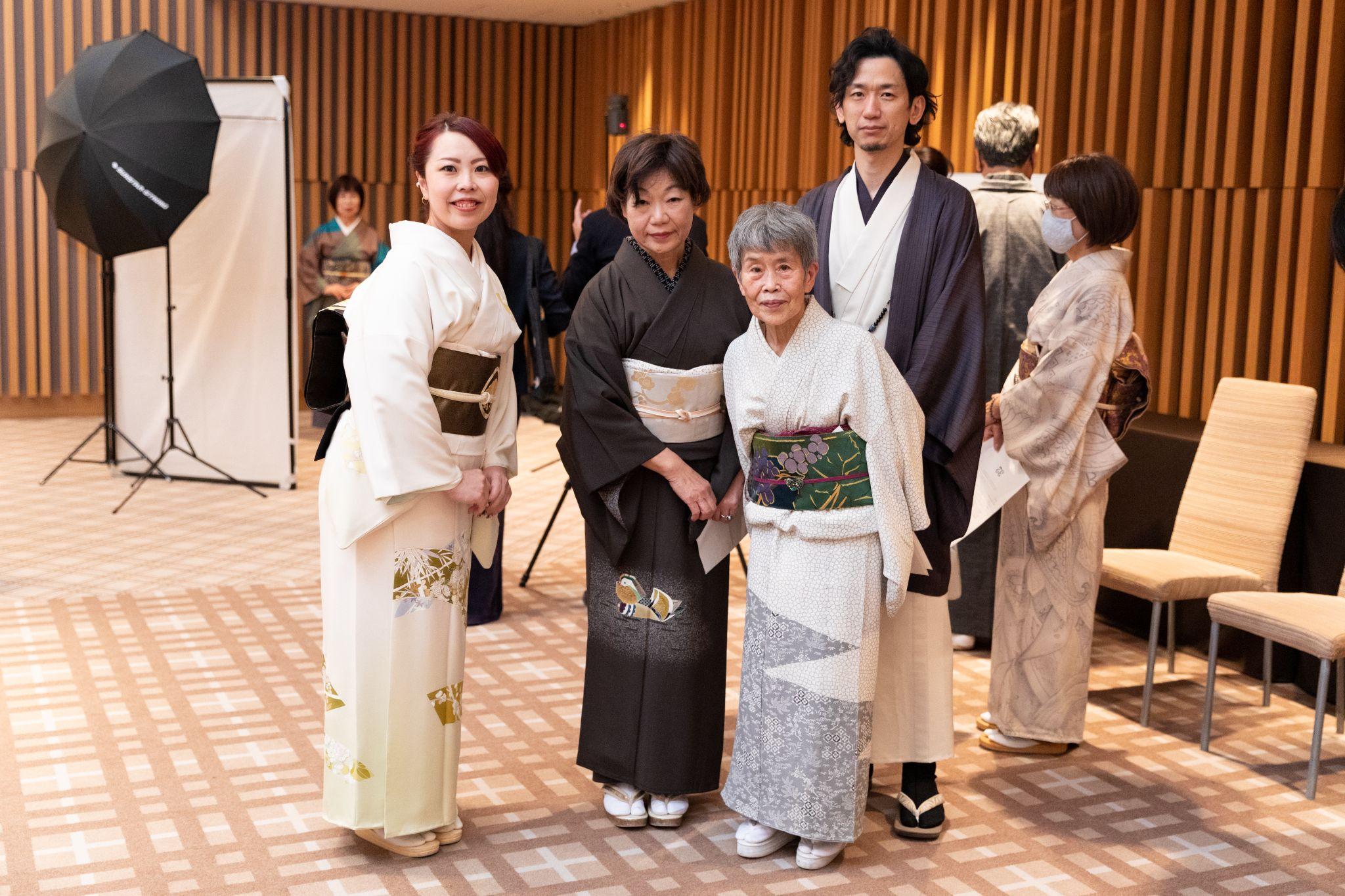 スタッフとお客様との記念撮影