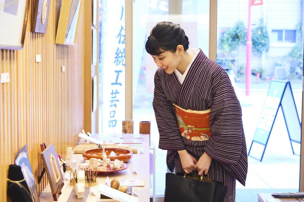 季華店内1