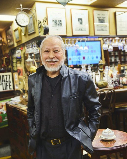 店主の山岡さん