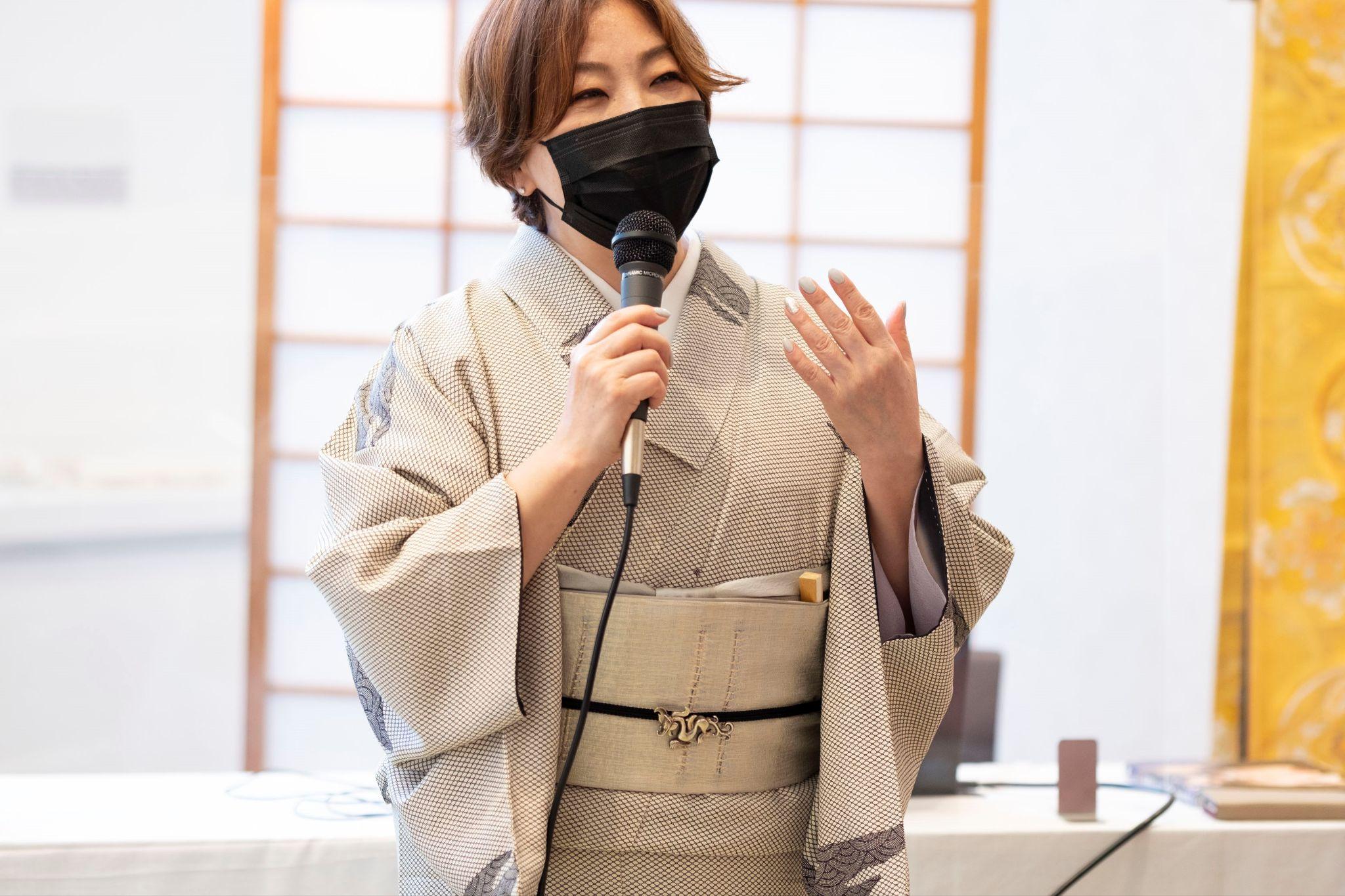 鎌田先生の装いについてのお話からスタート。