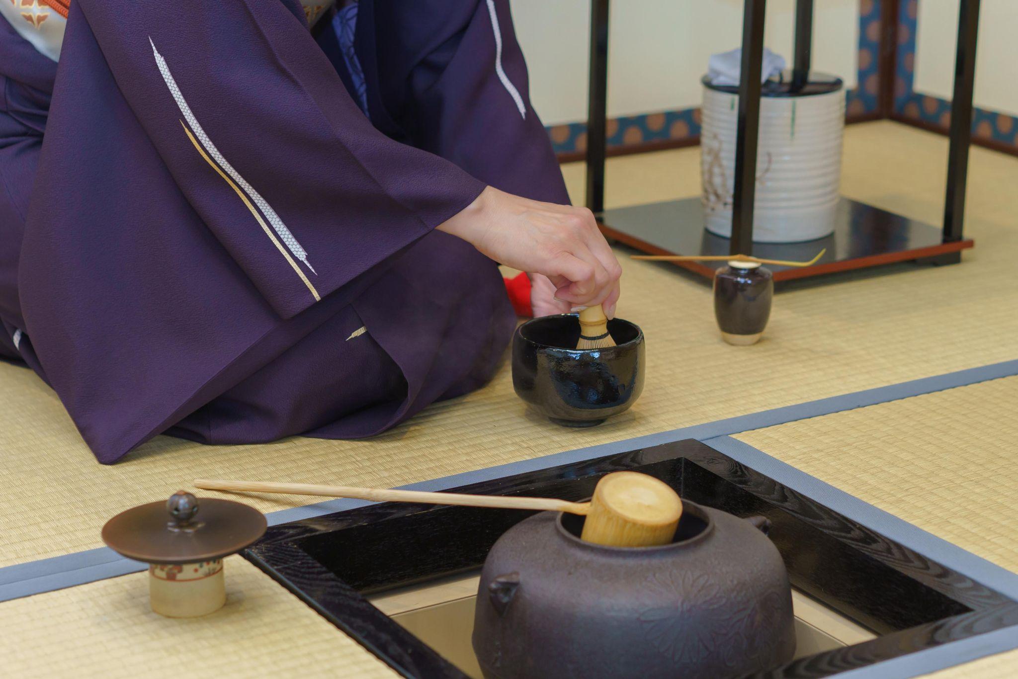 手前の小さな囲炉裏が11月〜4月まで使われる炉
