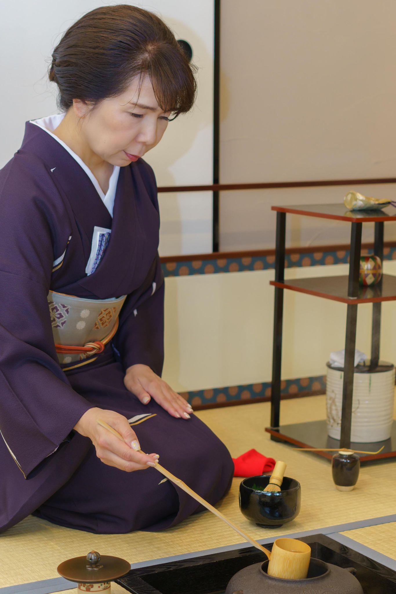 茶碗は黒楽茶碗