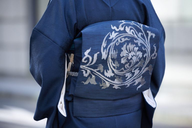 自由の象徴、アルマーニブラックの帯 ～夢訪庵・桝蔵順彦氏の世界～ 「帯に宿る、わたしだけの物語」vol.5｜コラム｜きものと（着物メディア）  きものが紡ぐ豊かな物語。－京都きもの市場