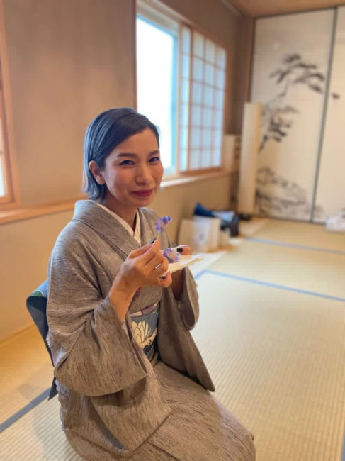 お茶菓子をいただく