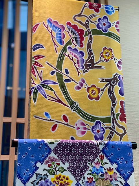 目が釘付けになります。
