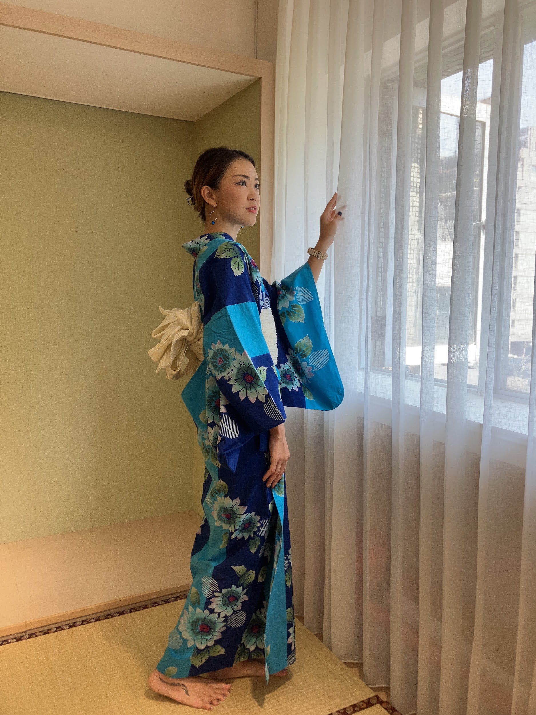 鮮やかなブルーの浴衣