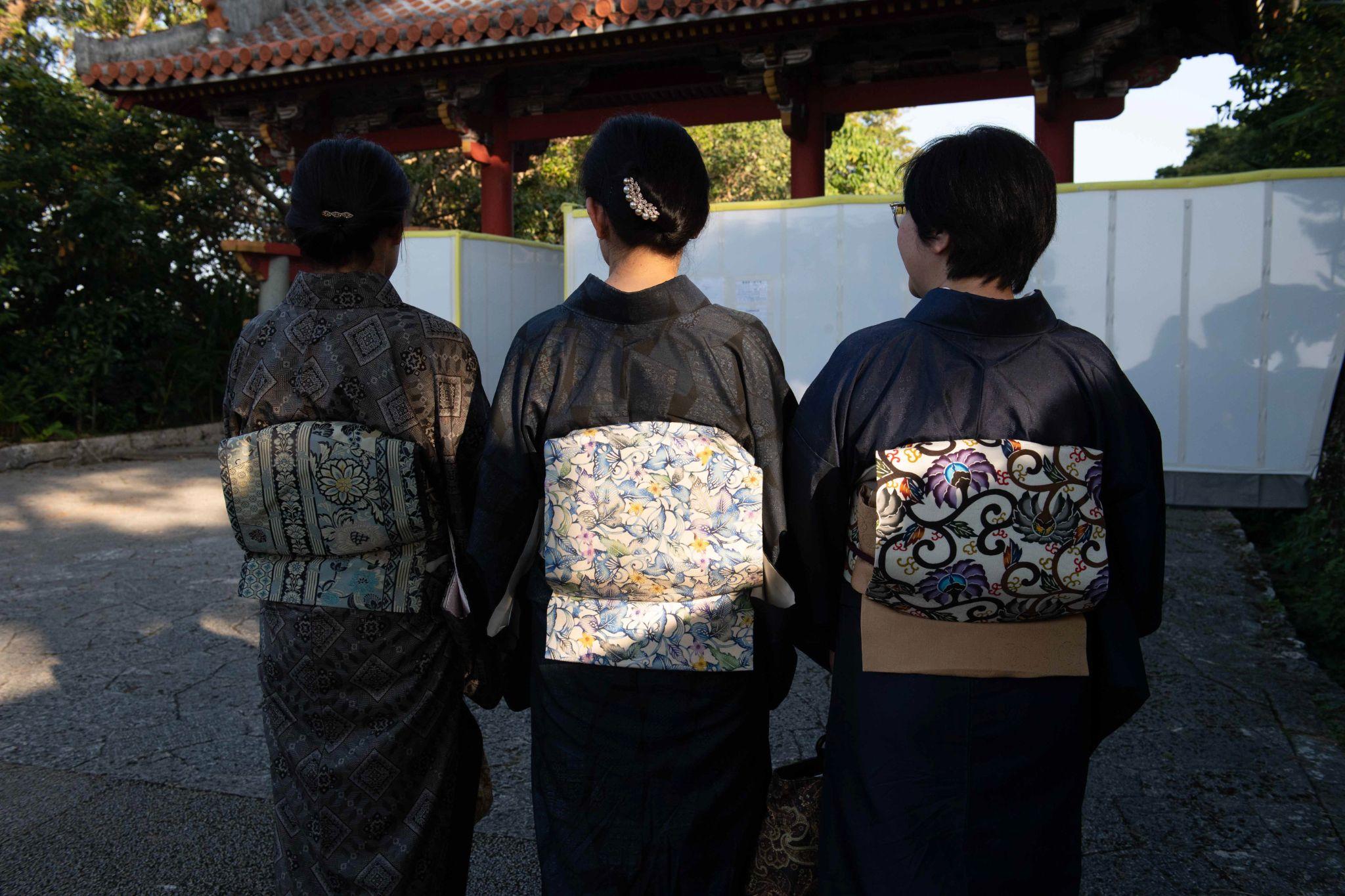皆さま、この日のために素敵な琉球紅型の帯を着用