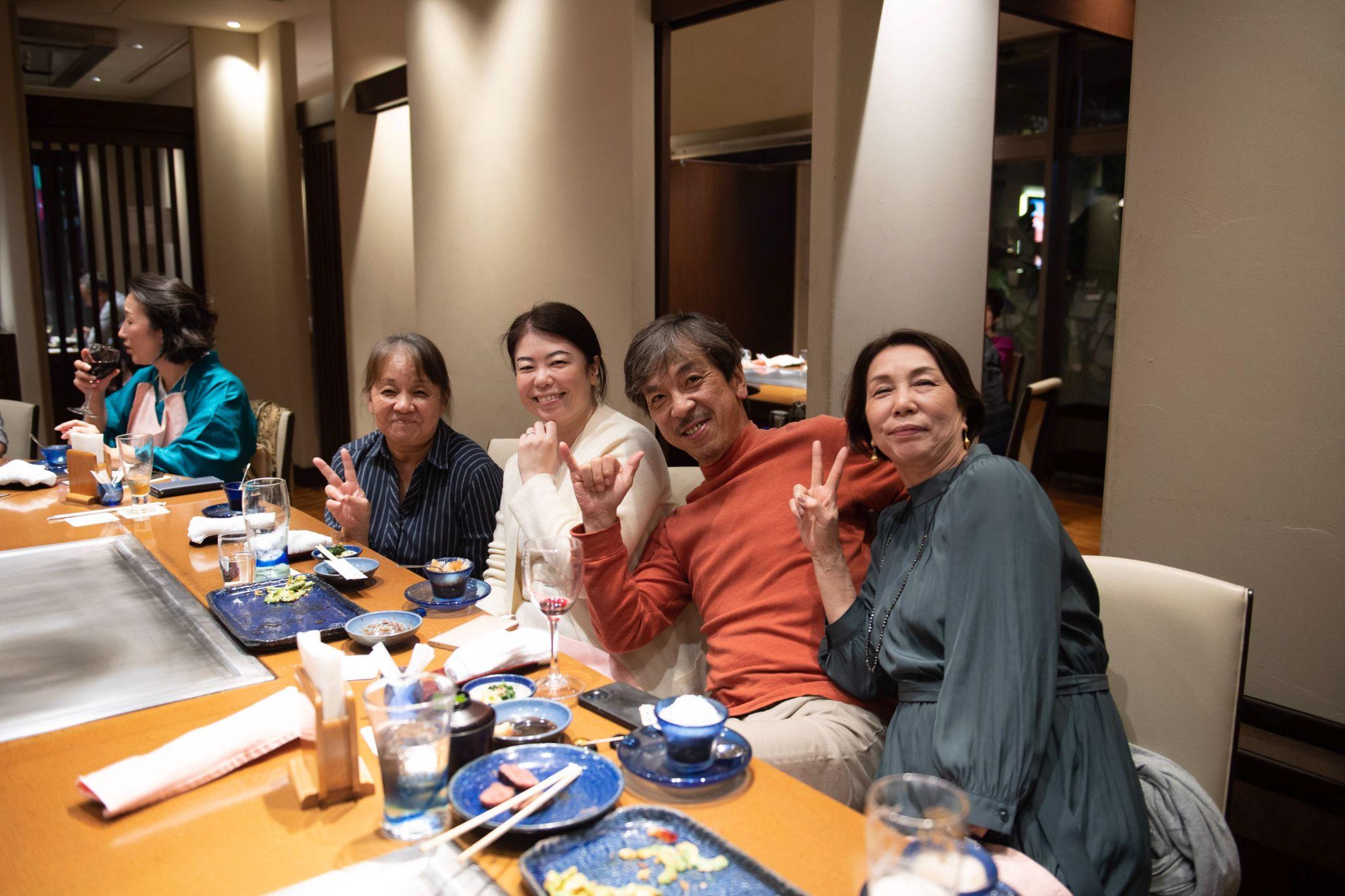お食事中も様々なお話をしてくださった和宇慶さんと記念撮影