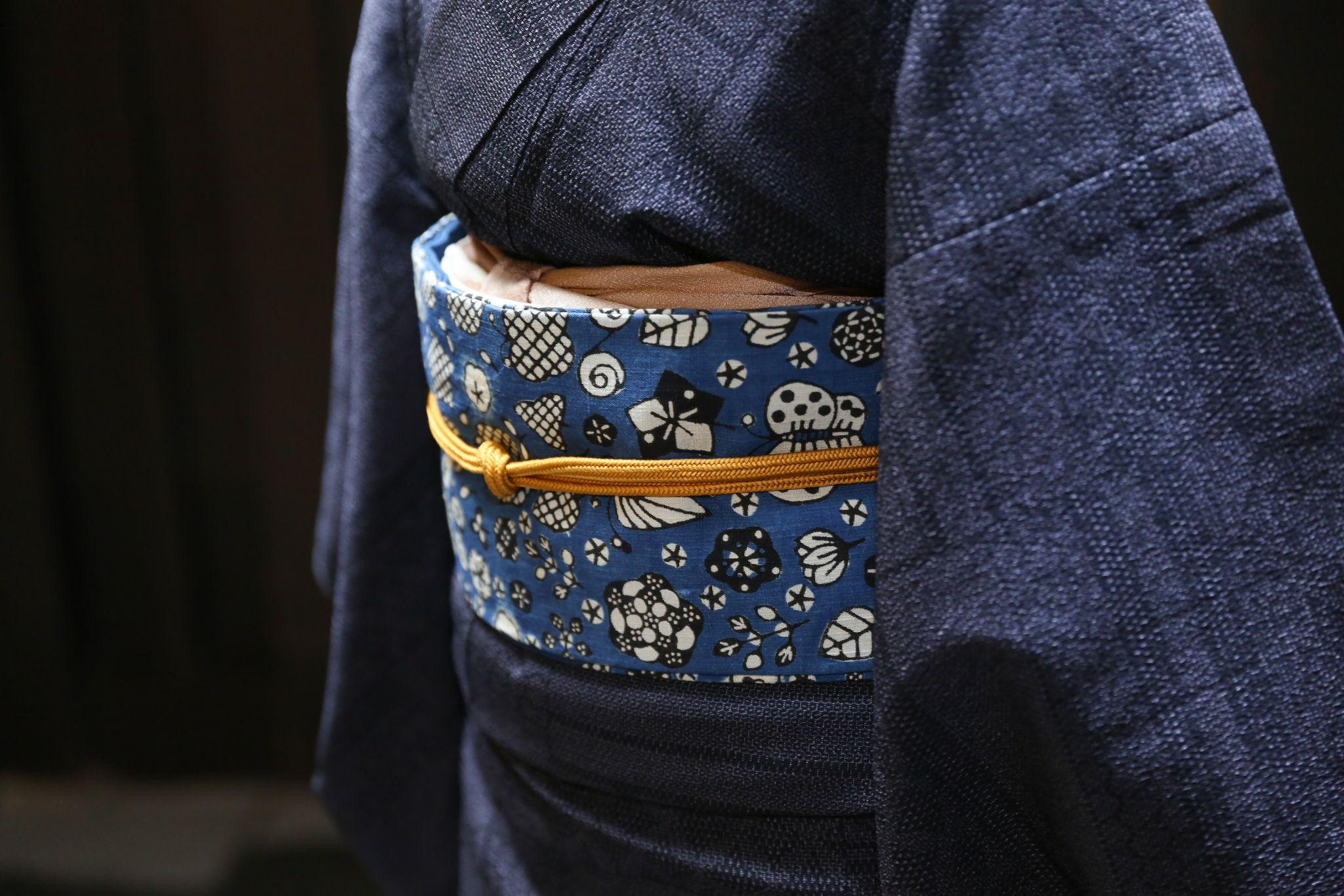 美品】工芸キモノ野口☆染め小紋☆灰色がかった青
