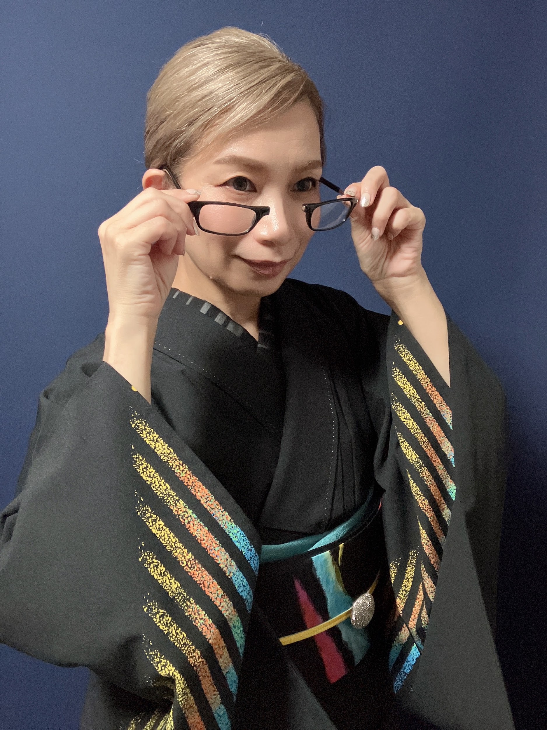 ローガン鏡と黒い着物