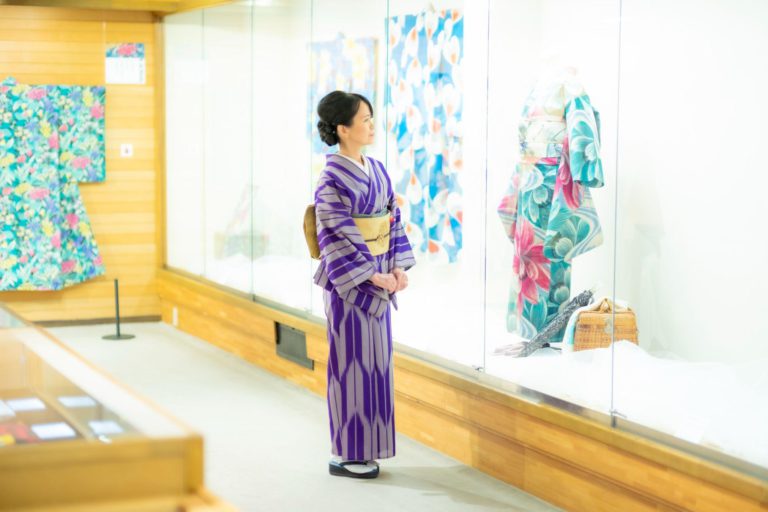 大正の夢 秘密の銘仙ものがたり展』 弥生美術館 「きもので