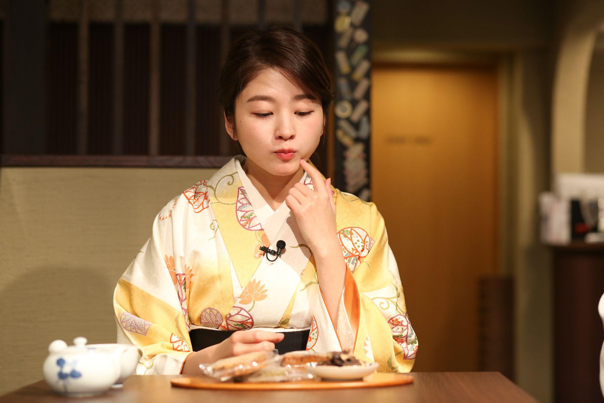 美味しいチョコを食べ、ほっぺたが落ちそうな紗月さん