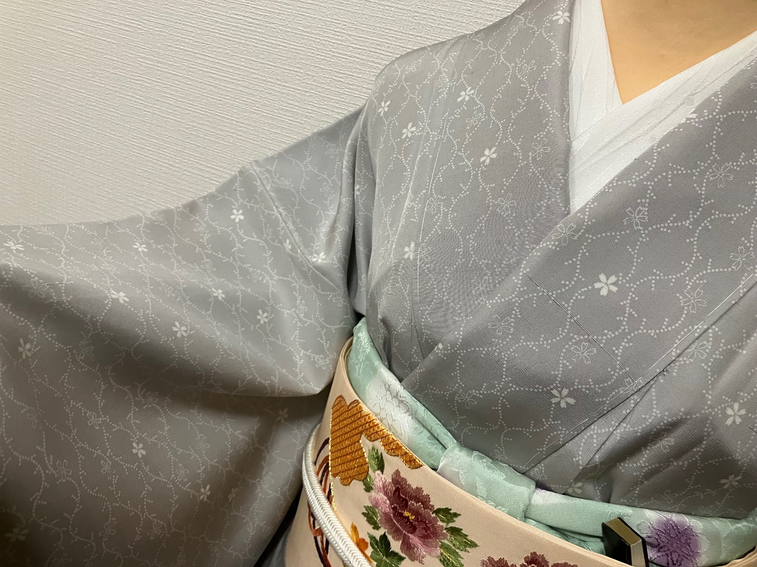 津村節子「母の部屋」「銀座・老舗の女」「みだれ籠」「絹扇」 節目の白絹 〜小説の中の着物〜 津村節子『絹扇』「徒然雨夜話ー