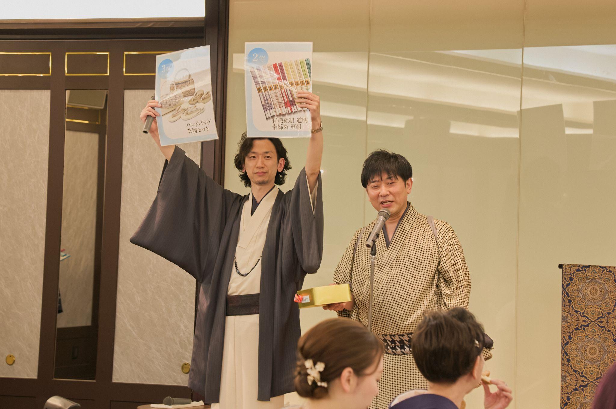 豪華景品が当たる抽選会の模様