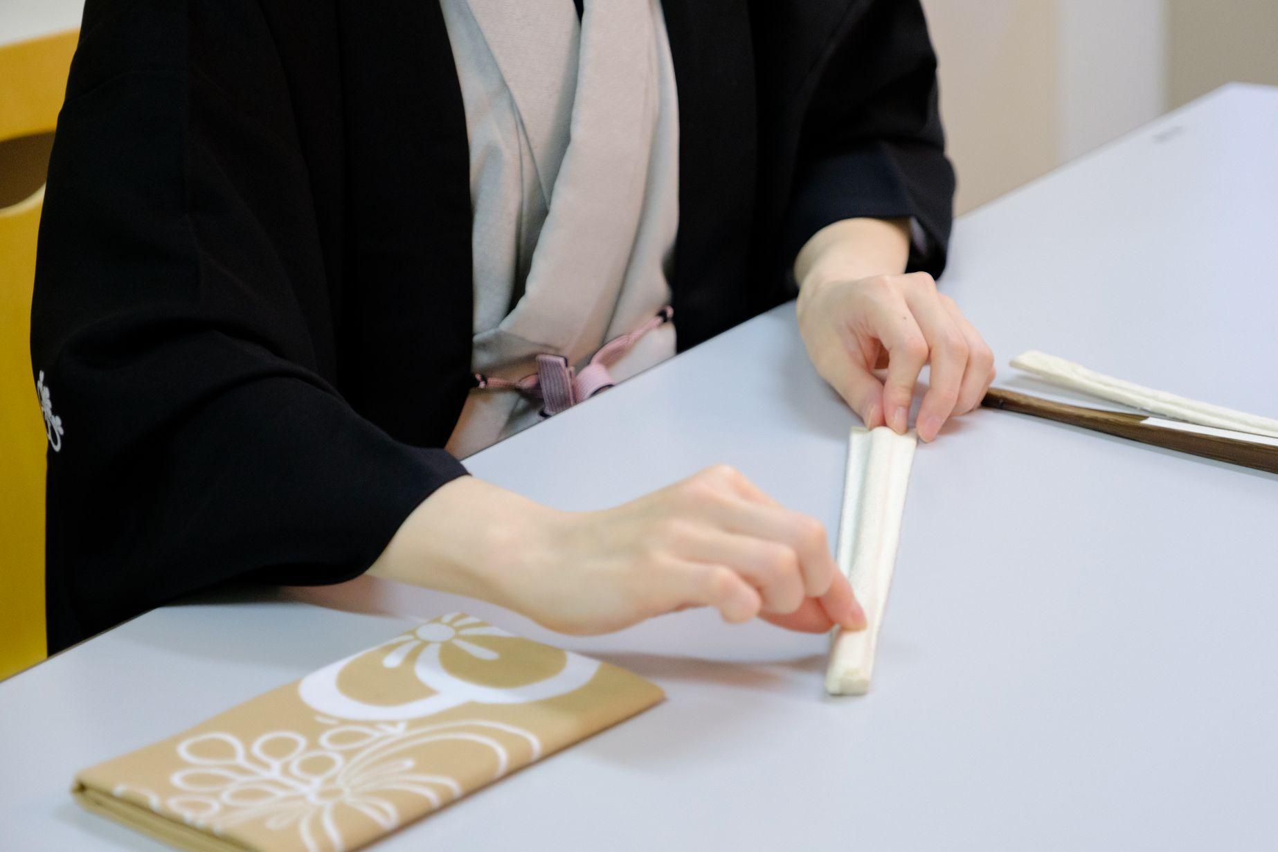 落ち込んだら、張り扇を貼り替える。 講談師 七代目 一龍斎貞鏡さんの愛用品