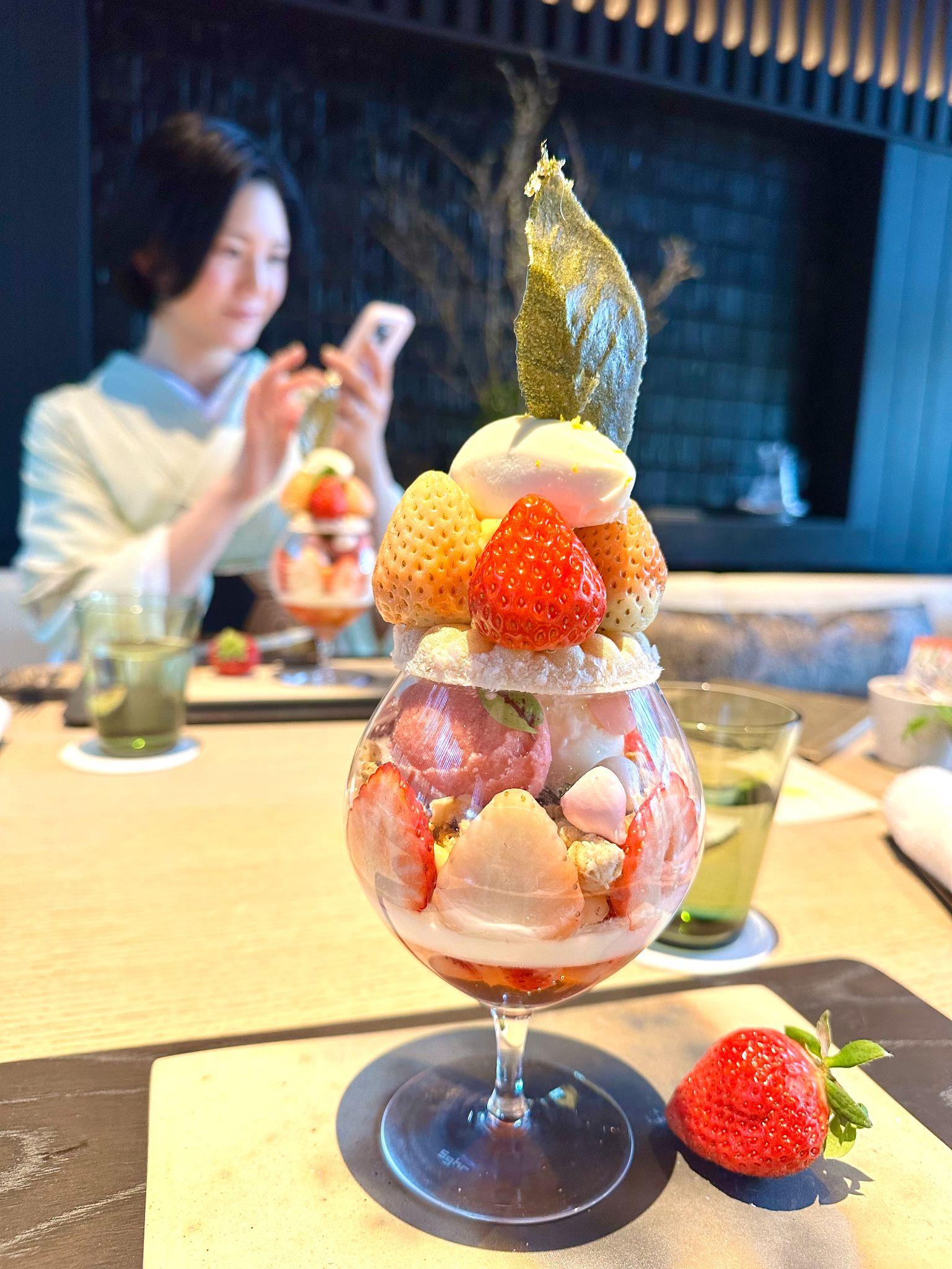 苺パフェ