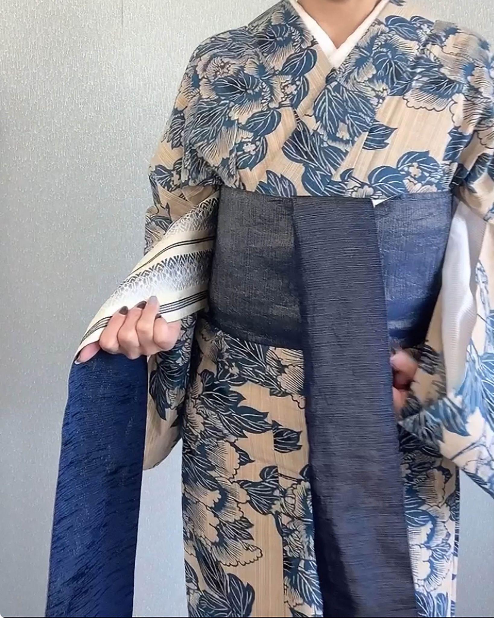色んな結び方ができる帯です。寸法はこの通りです。表は布を3枚