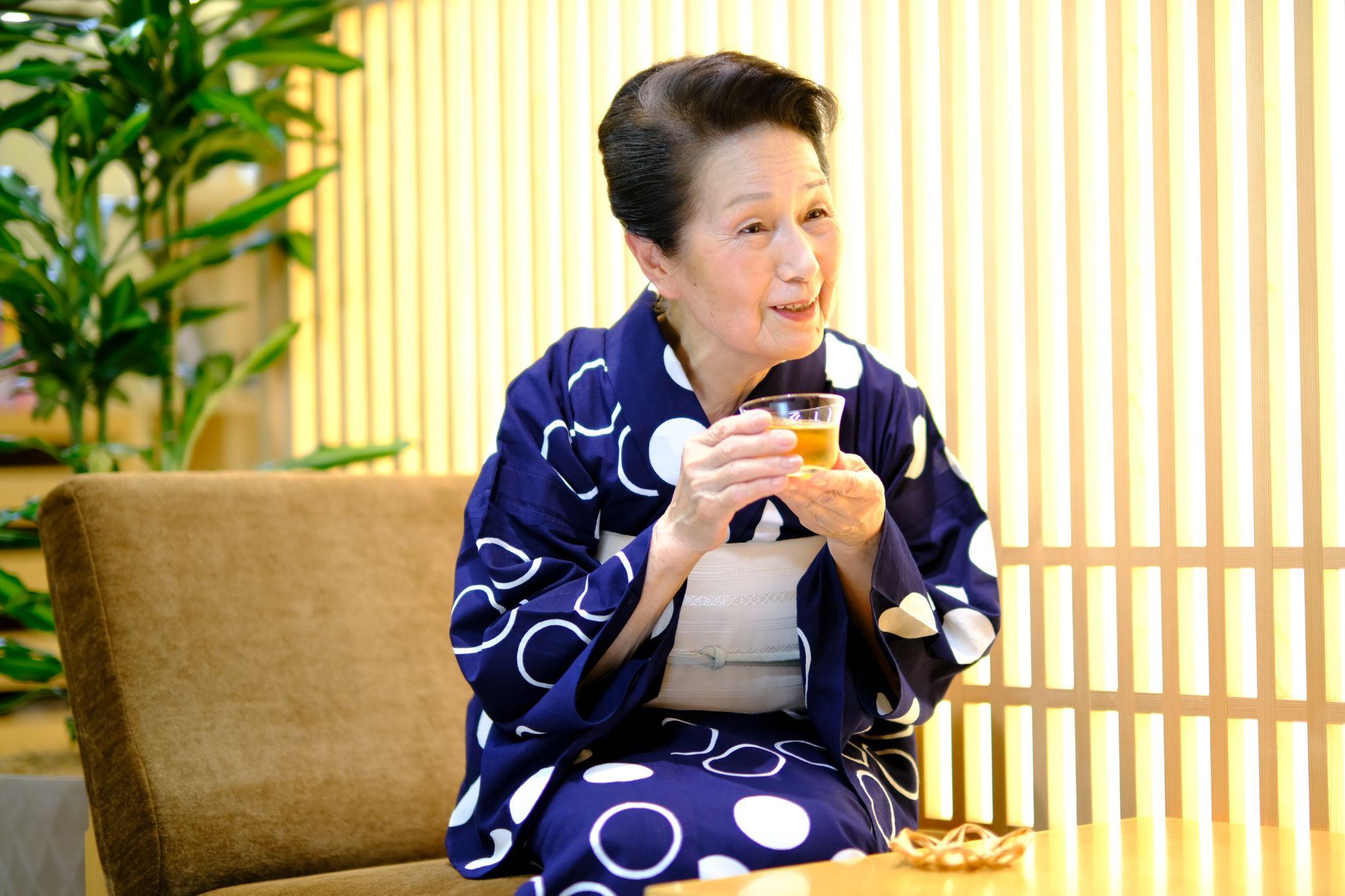 三勝染 紺色 あじさい柄 ファンキー 浴衣反物