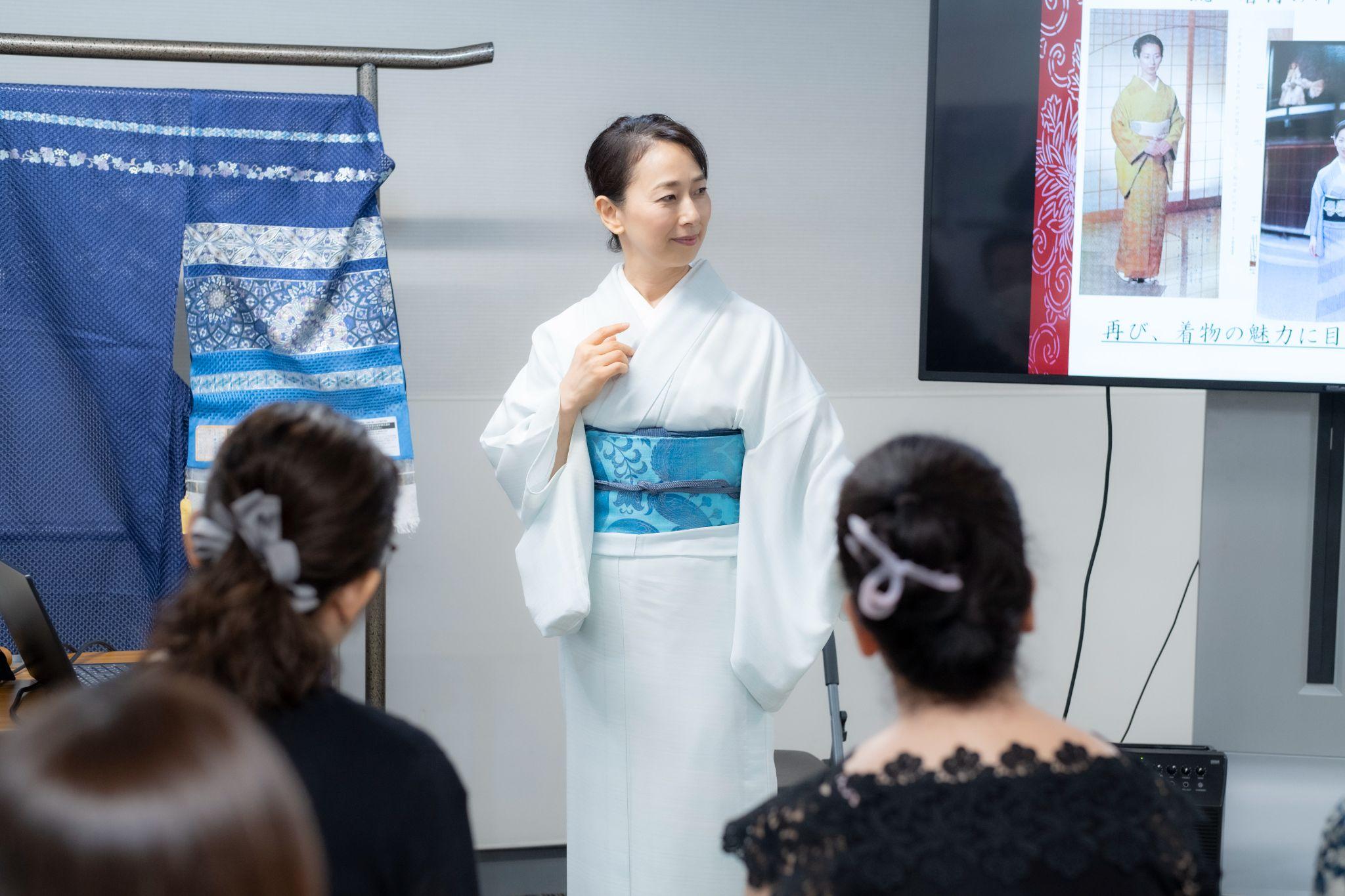 参考資料は美人画! 柾木良子先生の”目から鱗”な「着こなし美ふるまい」 イベントレポート