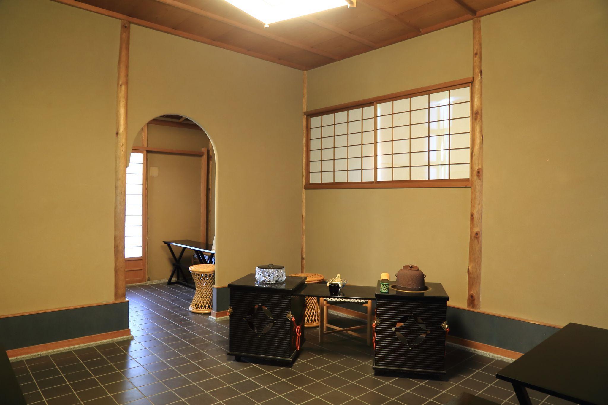 笹岡桃流斎　青磁花瓶 美しい色と形！希少！ 保障できる 笹岡桃流斎 美しい色と形！希少！ 青磁花瓶 花瓶
