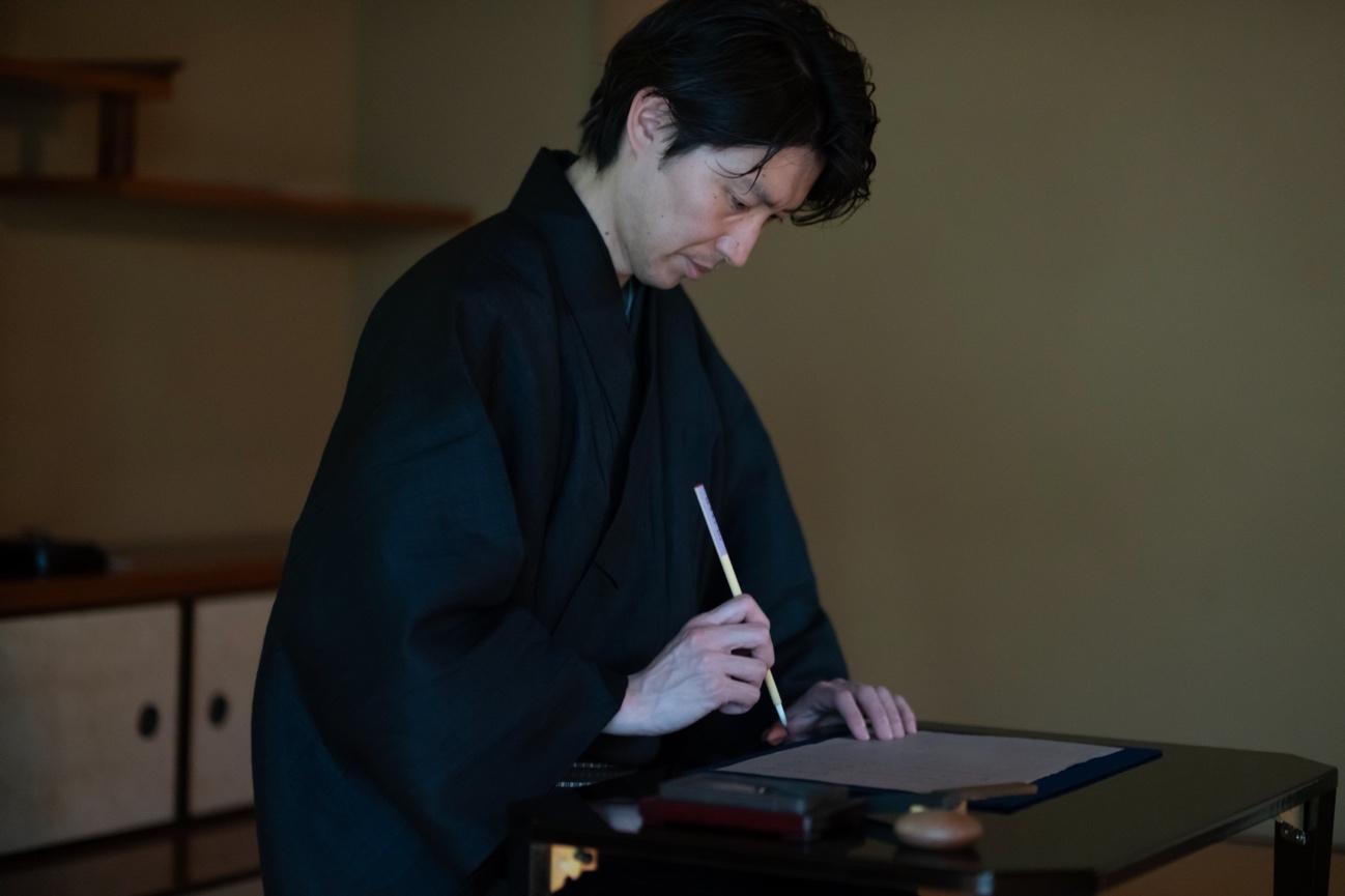 ”遠回り”する所作の美しさ─ 書道家 根本知さん(後編)
