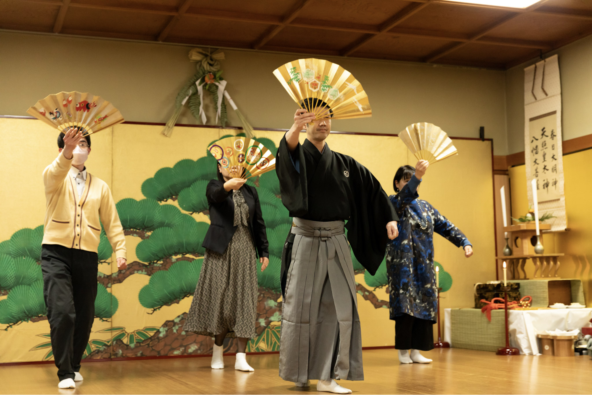 初春を寿ぐ儀式「舞初式」に密着 「大蔵流狂言師・茂山千五郎家 初春を寿ぐ儀式「舞初式」に密着 「大蔵流狂言師・茂山千五郎家