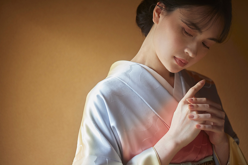 時の移ろいに寄り添う― 大河内愛加さん率いる『renacnatta』より、”一生着られる振袖”誕生 「きものと編集部の注目アイテム」vol.2