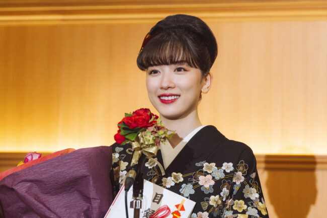 着物好きで知られる東山アキコさんの自伝的エッセイが映画化!『かくかくしかじか』 「きもの de シネマ」vol.64