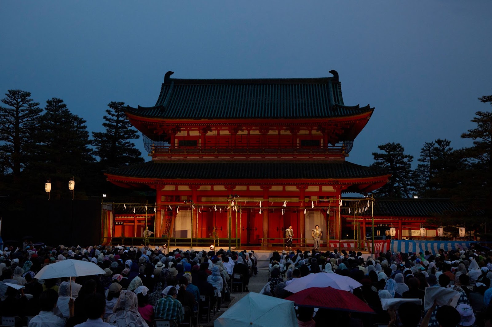 会場