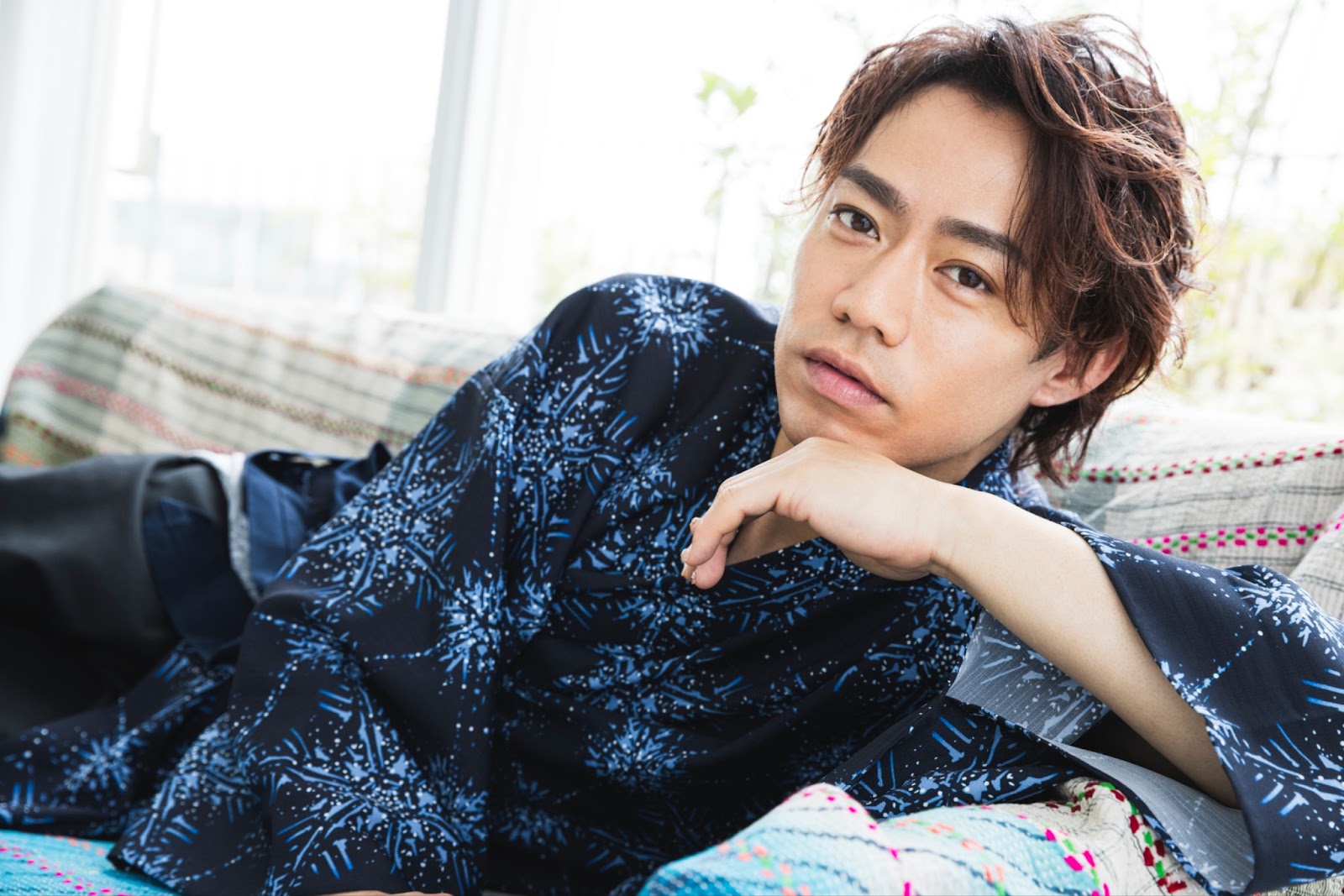 フィギュアスケートDays vol.15 「インタビュー」羽生結弦/高橋大輔/… メダリスト・オン・アイス＞フィナーレで高橋大輔（手前）と場内