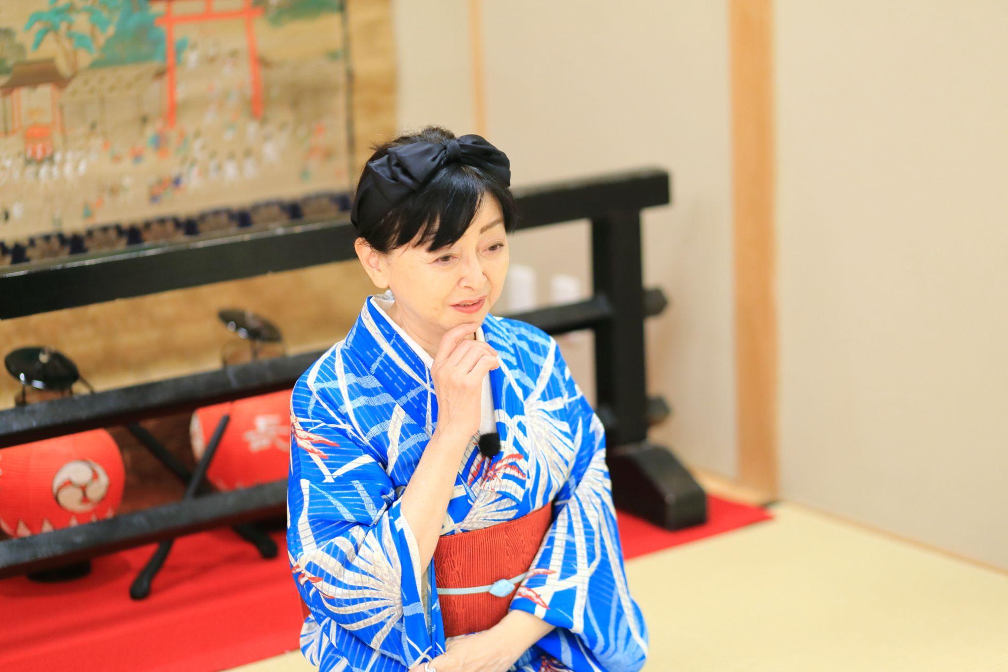 トーク中の秋尾さん