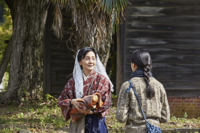 終戦80年、長崎に想い馳せる夏『長崎―閃光の影で―』『遠い山なみの光』 「きもの de シネマ」vol.67