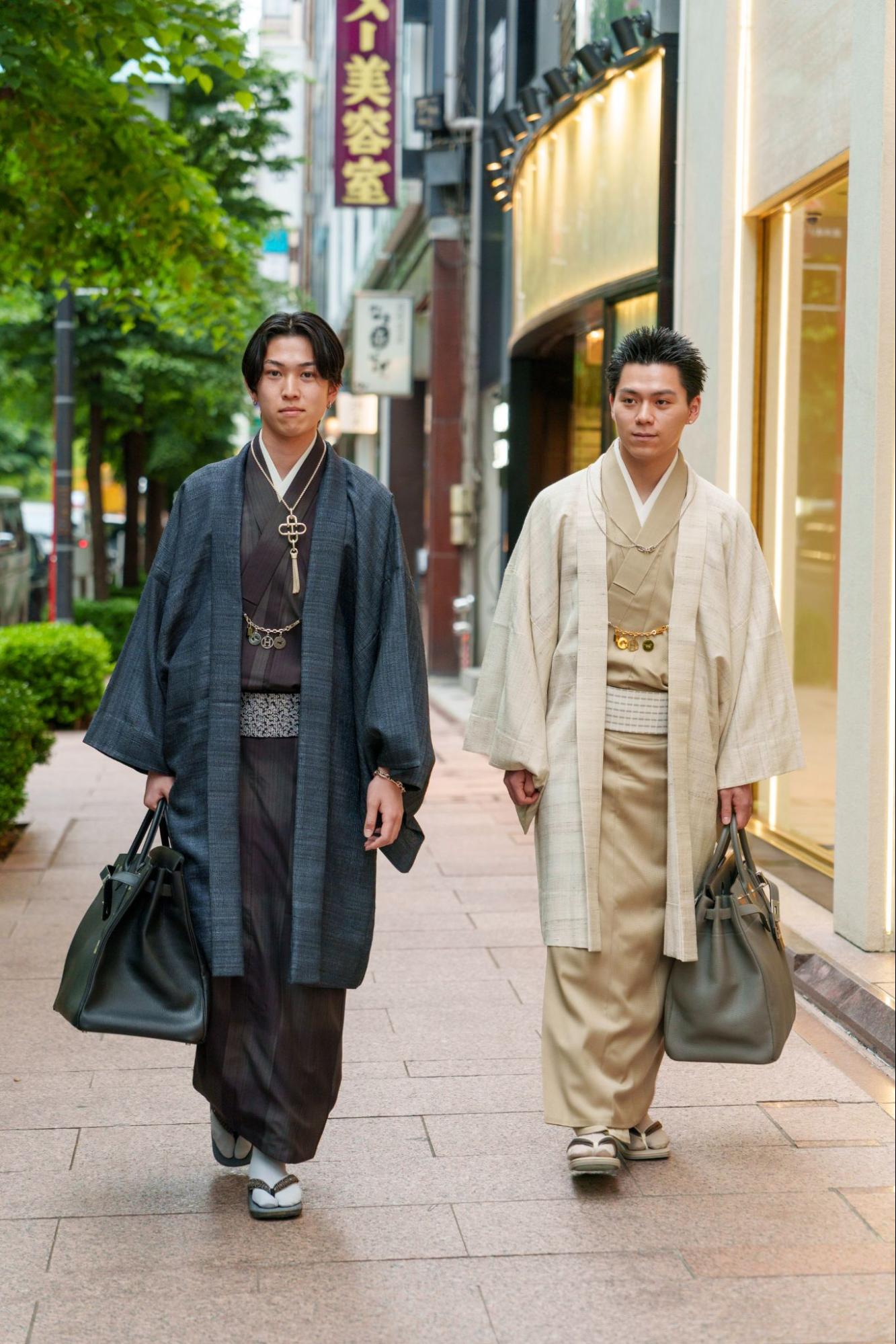 並木通りを闊歩
