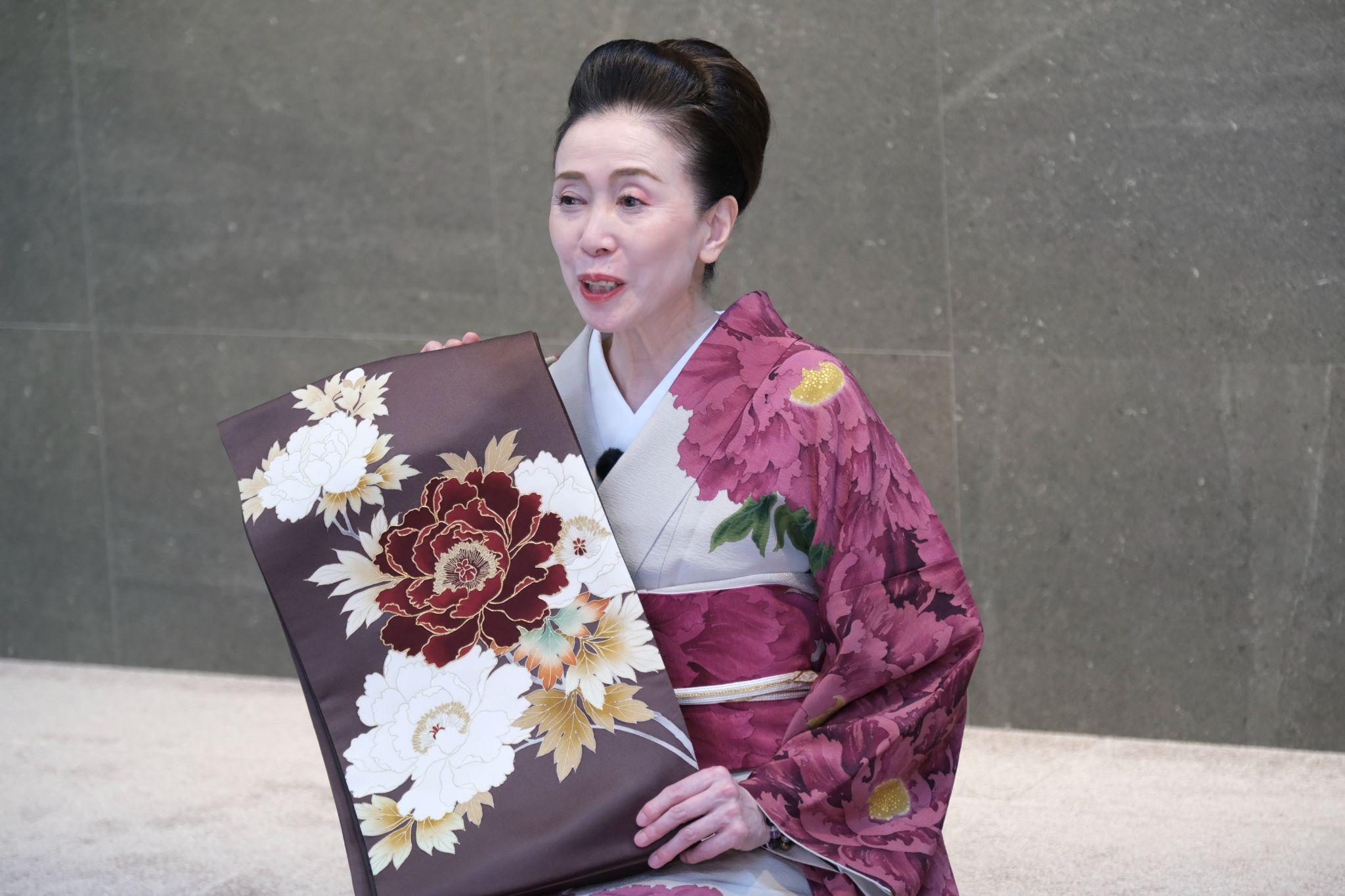 小豆色からグリーンへと、松嶋屋の裃に合わせて暈しになっている“松嶋屋カラー”